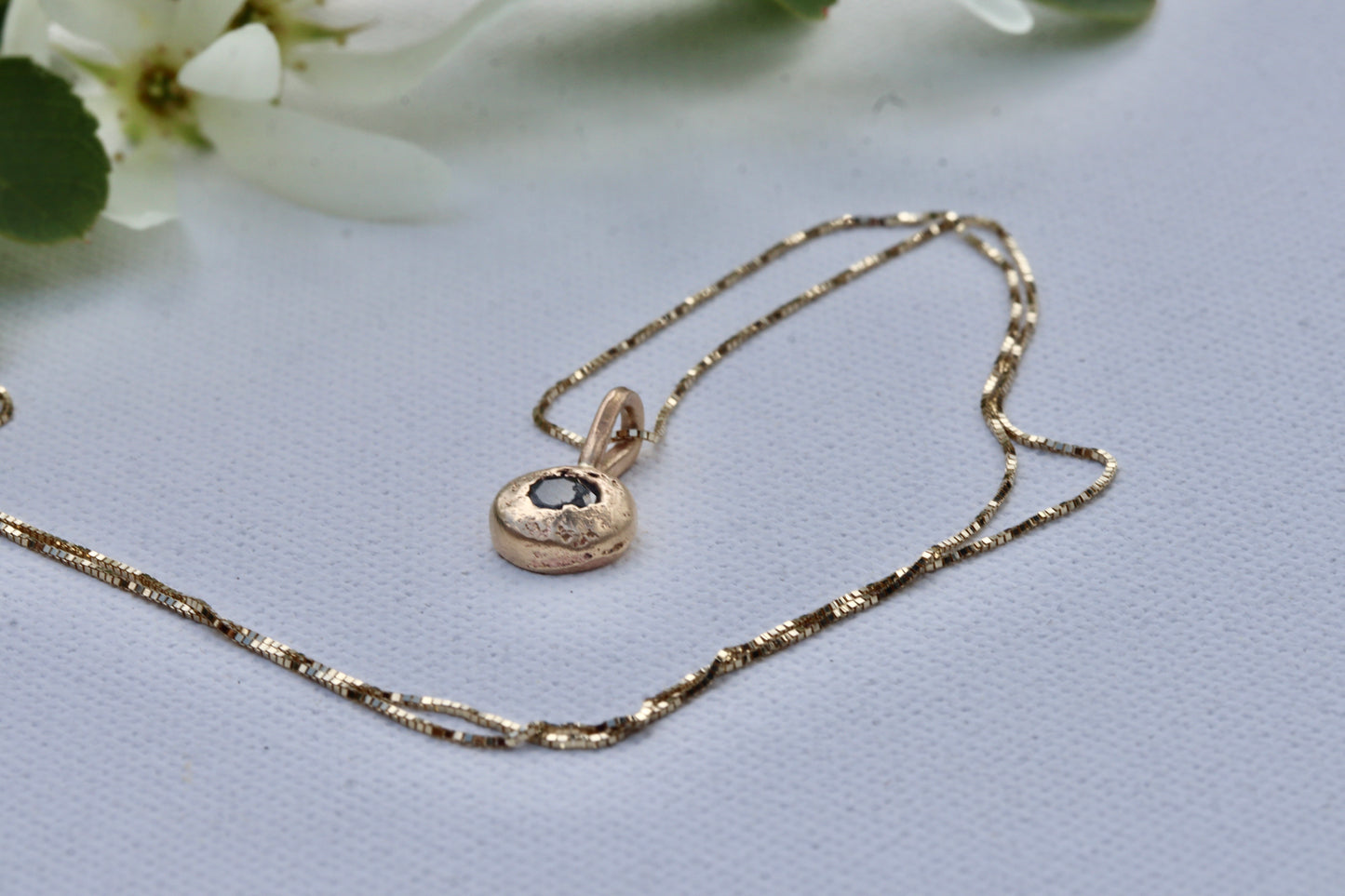 14kt gold montana sapphire necklace